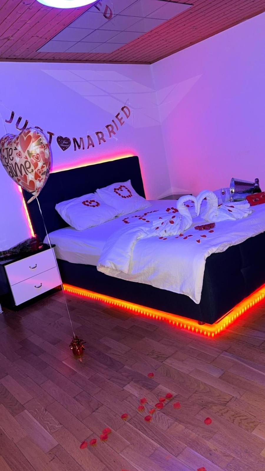 Appartement Avec Love Room Payerne Exterior foto